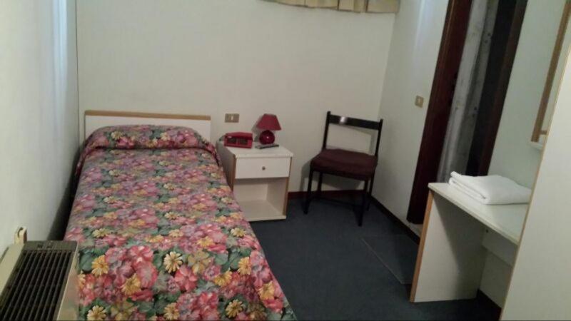 Hotel Primavera Desenzano del Garda Chambre photo